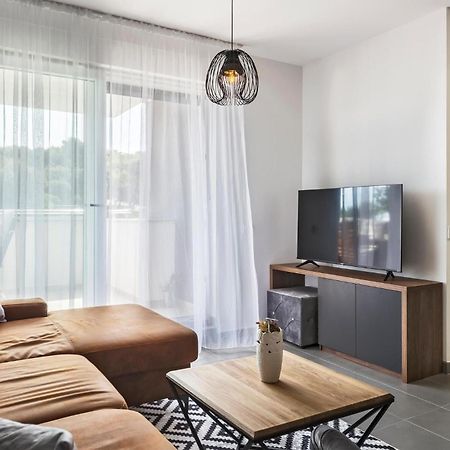 Amazing Apartment In Premantura With Kitchen Exteriör bild