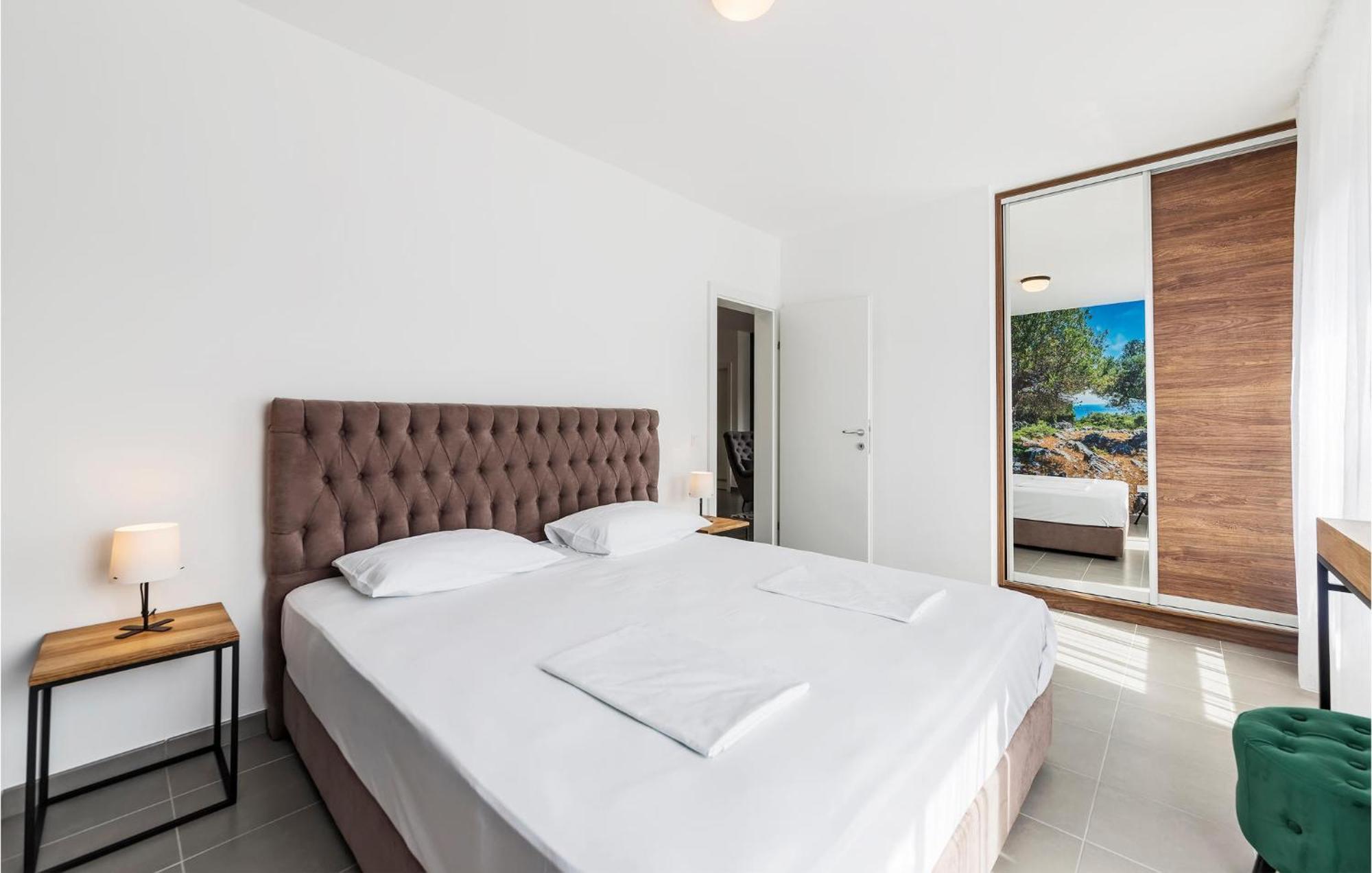 Amazing Apartment In Premantura With Kitchen Exteriör bild