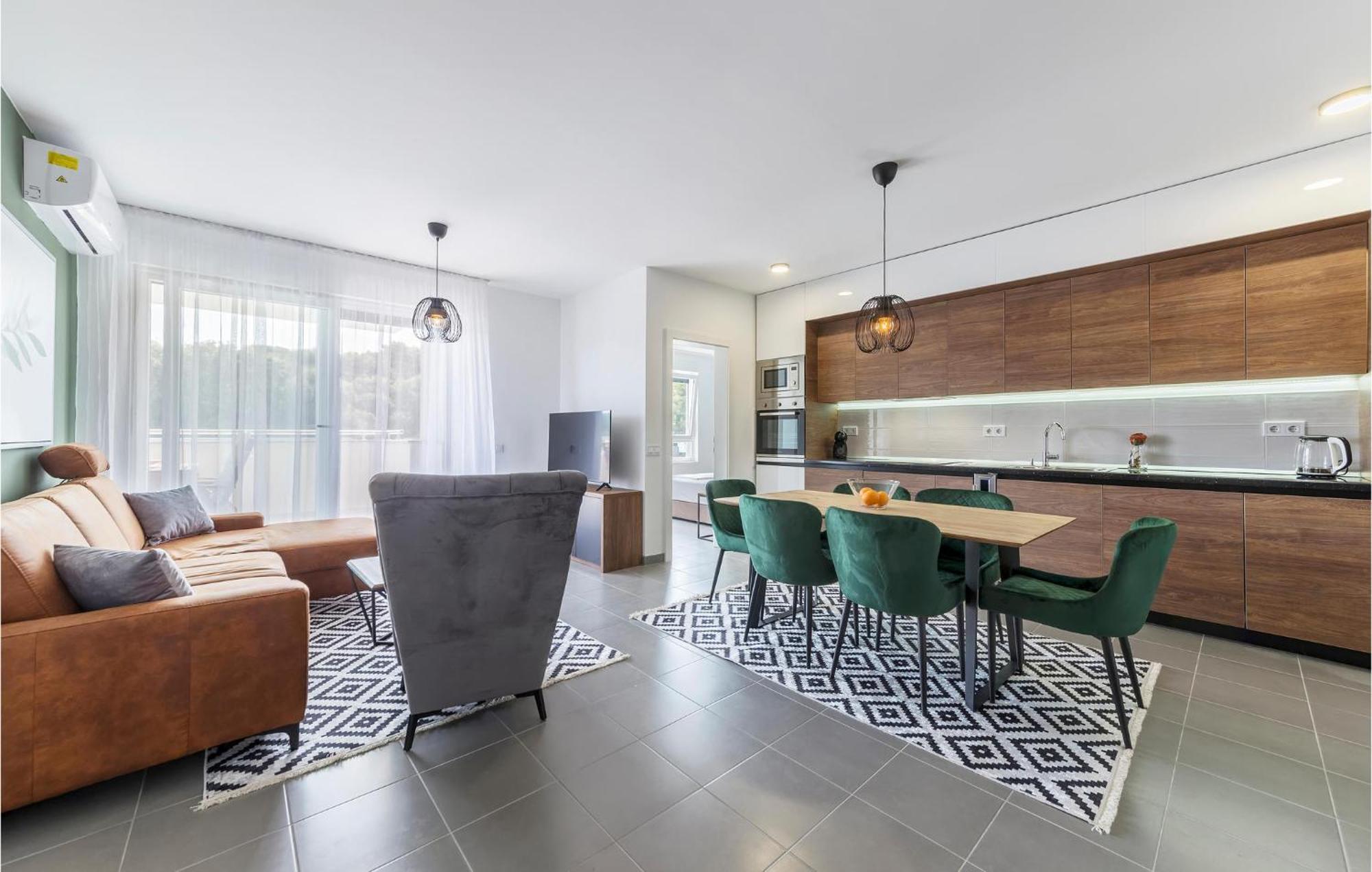 Amazing Apartment In Premantura With Kitchen Exteriör bild