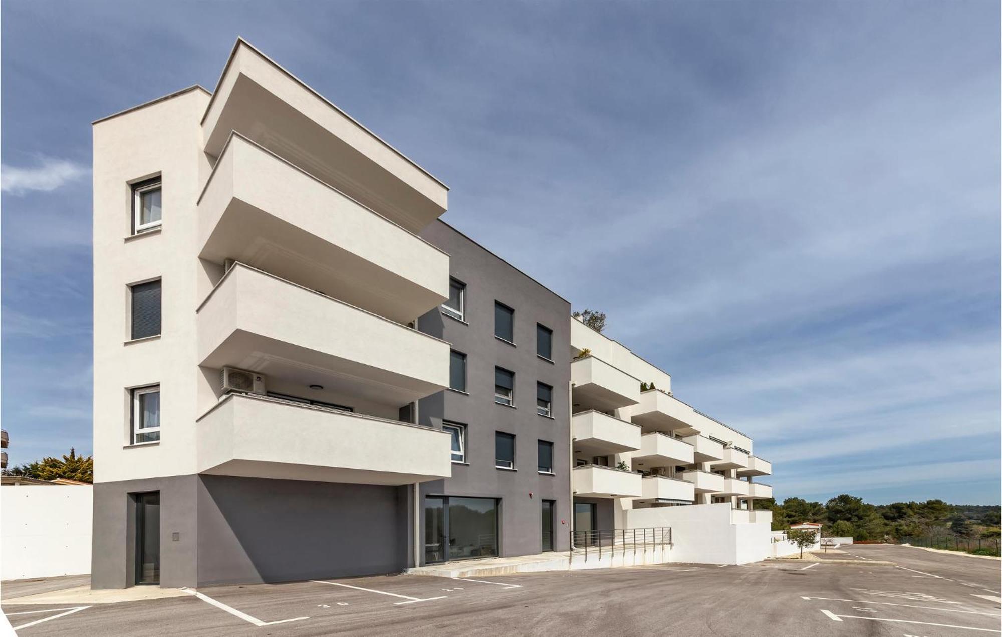 Amazing Apartment In Premantura With Kitchen Exteriör bild