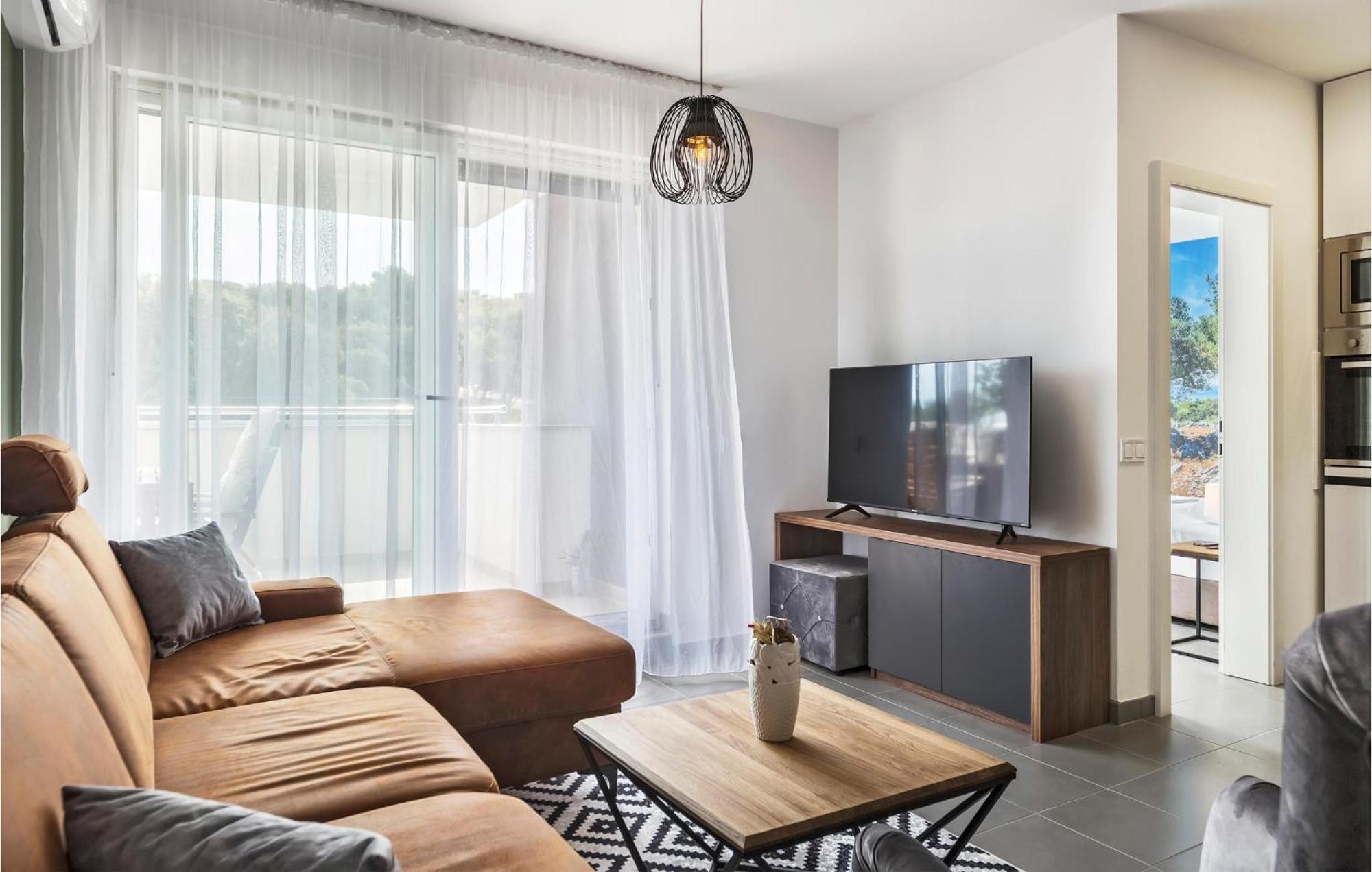 Amazing Apartment In Premantura With Kitchen Exteriör bild